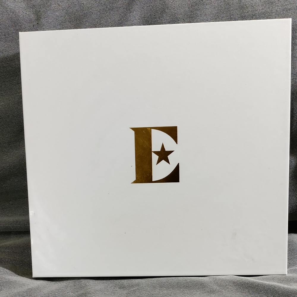Elton John GOLD FAREWELL Yellow Brick Road World Tour Passport Holder & Luggage